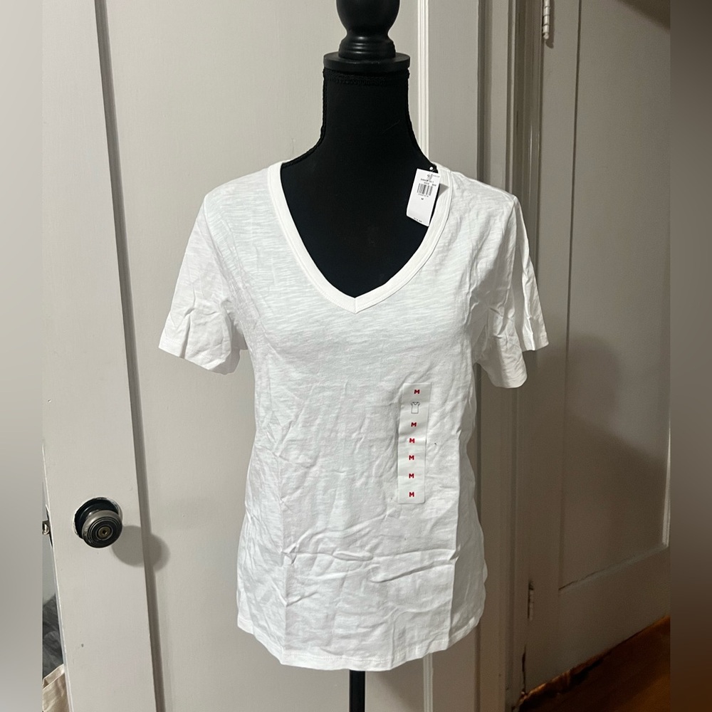 Old Navy White V-Neck Short Sleeve Tee